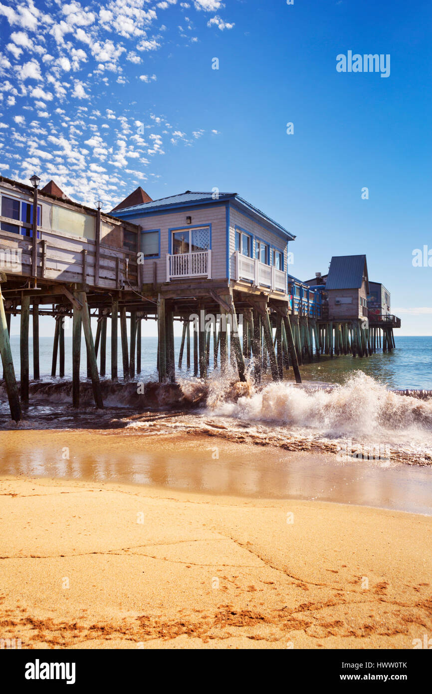 Il molo ad Old Orchard Beach nel Maine, Stati Uniti d'America su una bella giornata di sole. Foto Stock