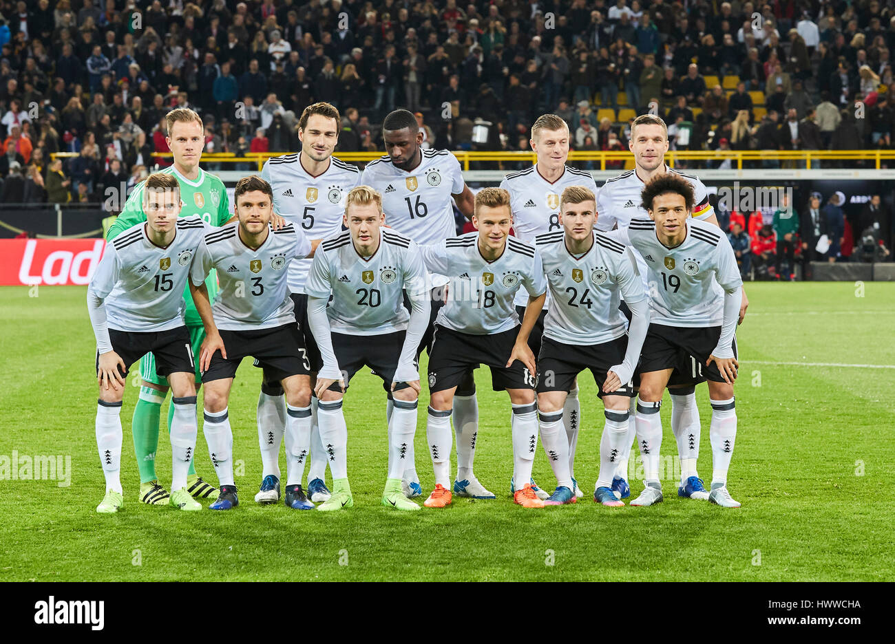 Dortmund, Germania. 22 Mar, 2017. Lukas Podolski, DFB 10 come capitano alla presentazione della squadra con Marc-andré TER STEGEN, TW DFB 22 Mats HUMMELS, DFB 5 Antonio RUEDIGER, DFB16 Toni KROOS, DFB 8 Lukas Podolski, DFB 10 Julian WEIGL, DFB 15 Jonas HECTOR, DFB 3 Julian BRANDT, DFB 20 Giosuè KIMMICH, DFB 18 Timo WERNER, DFB 24 Leroy SANE, DFB 19 amichevole e addio gioco per Lukas Podolski GERMANIA - INGHILTERRA 1-0 a Dortmund, Marzo 22, 2017 Credit: Peter Schatz/Alamy Live News Foto Stock