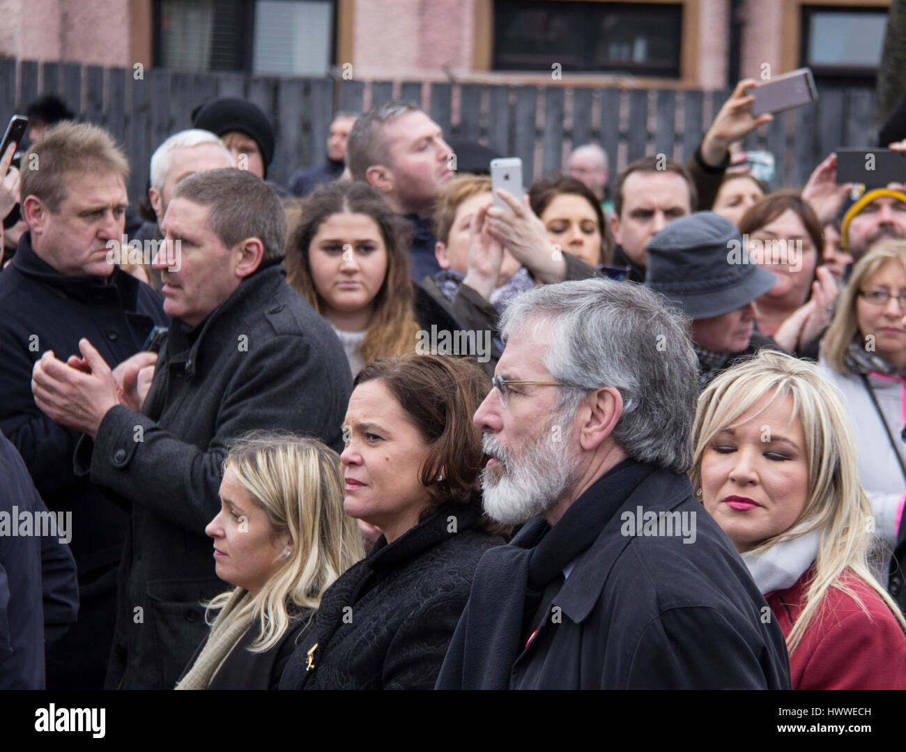 Derry, Irlanda del Nord. 23 Mar, 2017. Gerry Adams e Michelle O'Neill a Martin McGuinness funerale Credito: Michael Rooney/Alamy Live News Foto Stock