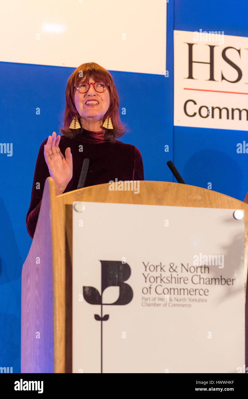 York, Regno Unito. 23 marzo, 2017. Janet Street-Porter CBE, inglese celebrity, media personalità, giornalista ed emittente, e presentatore di corrente se ITV di donne allentati, gli indirizzi dei membri della York e North Yorkshire Camera di commercio presso la loro cena annuale. La manifestazione si è svolta presso il Museo nazionale delle ferrovie e la Sig.ra Street-Porter ha parlato apertamente di fronte a un pubblico numeroso di uomini e donne, ricordando le sue esperienze e delinea la sua visione per noi100, una campagna che mira a preparare la società a vivere sano 100 anni. Foto Fotografia Bailey-Cooper/Alamy Live News Foto Stock