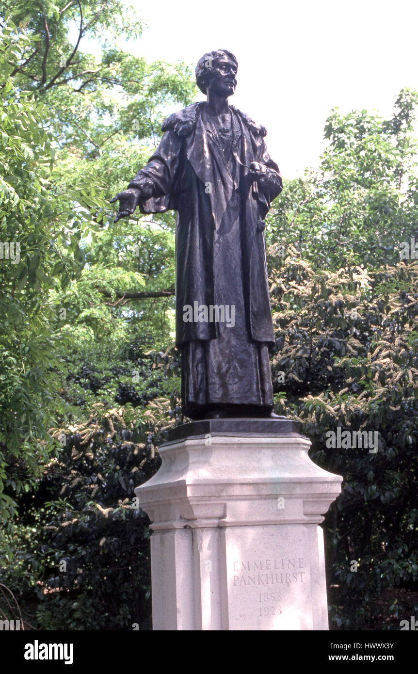 Statua di Emmeline Pankhurst nella torre di Victoria Gdns Foto Stock