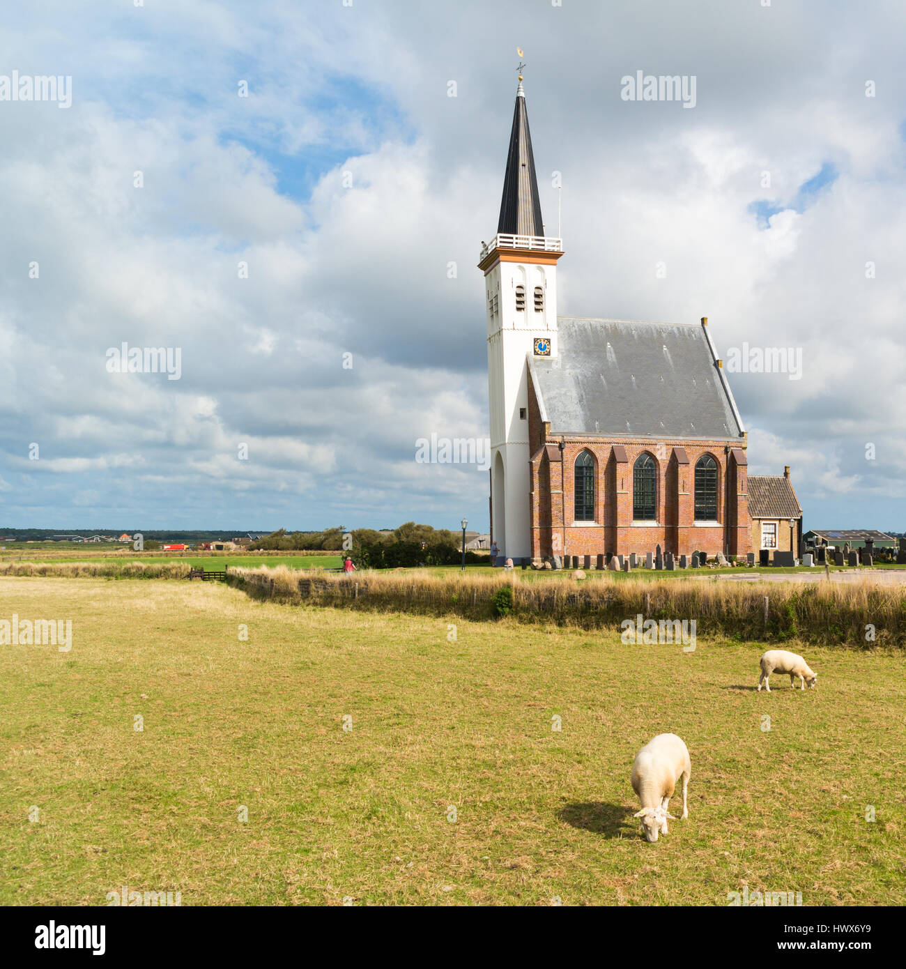 La chiesa del villaggio di Den Hoorn su West Frisone Waddensea isola di Texel, North Holland, Paesi Bassi Foto Stock