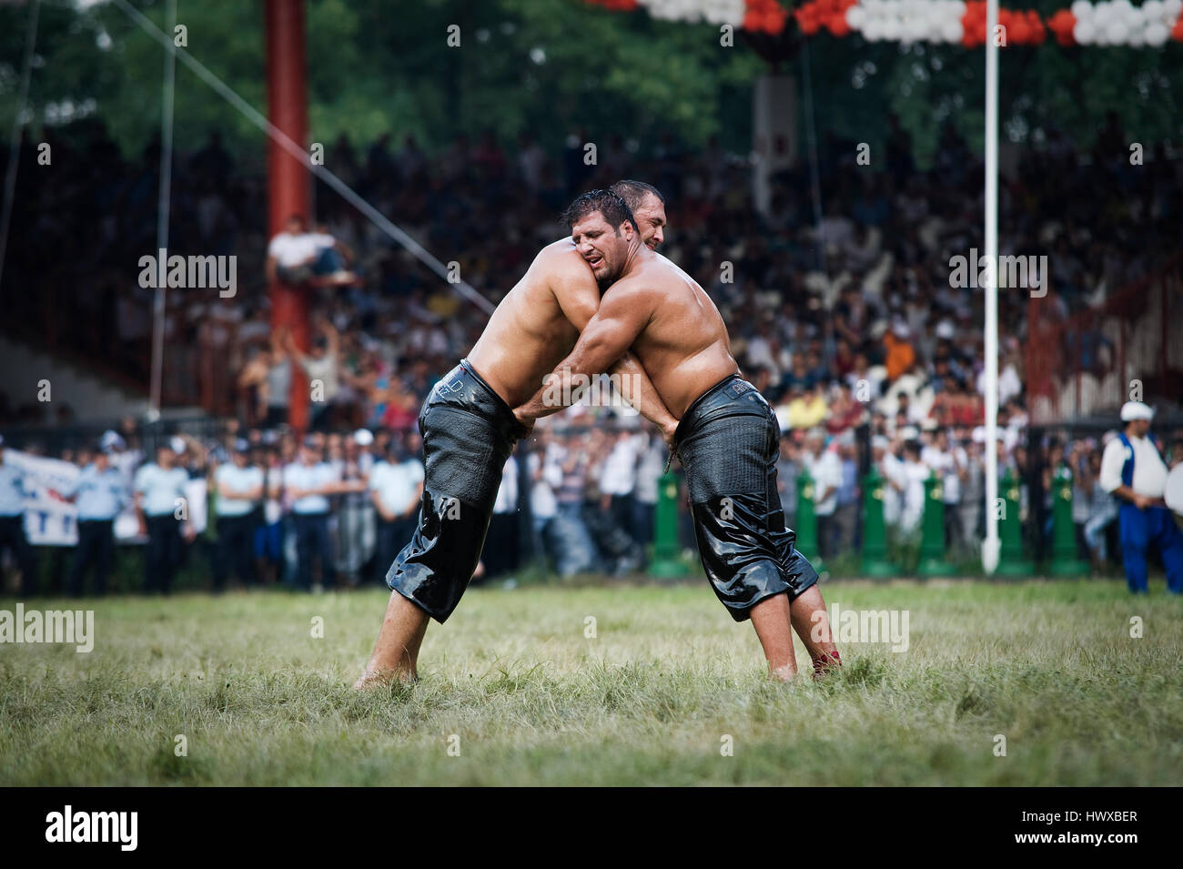 La Turchia, EDIRNE: storico 'olio Kirkpinar Wrestling' è il più antico del mondo degli eventi sportivi dopo le Olimpiadi, che proseguono dal FIRS Foto Stock