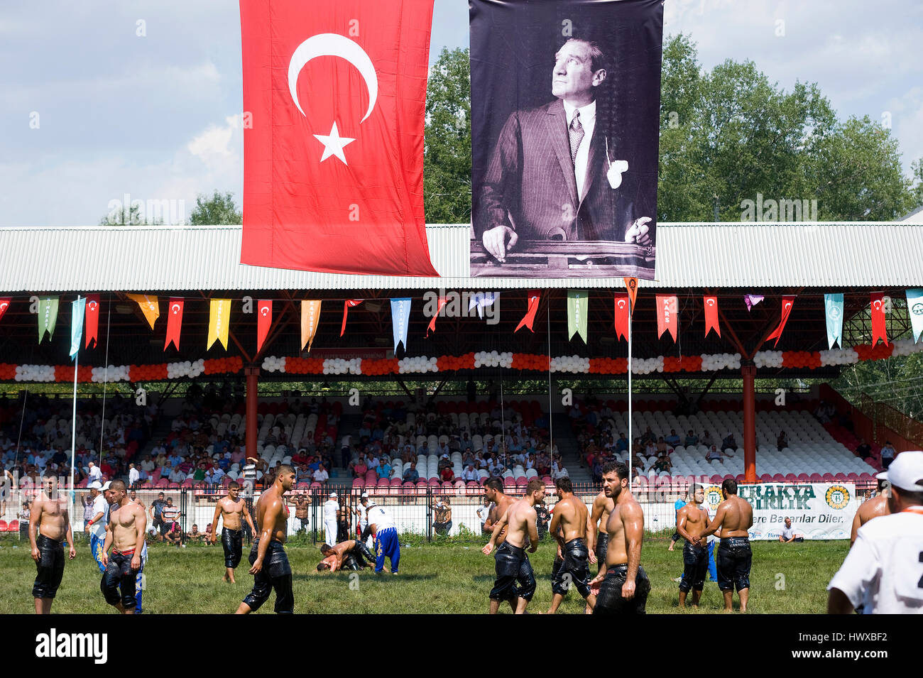 La Turchia, EDIRNE: storico 'olio Kirkpinar Wrestling' è il più antico del mondo degli eventi sportivi dopo le Olimpiadi, che proseguono dal FIRS Foto Stock