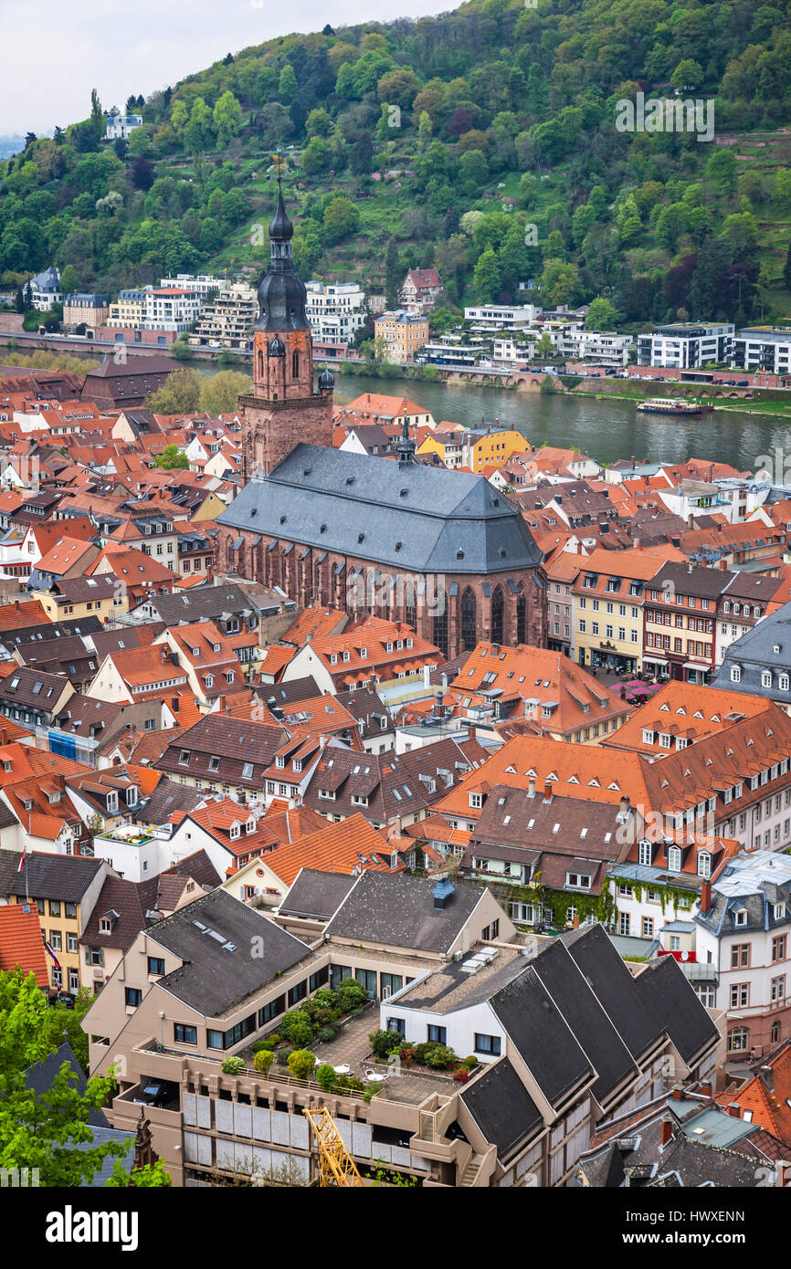 Vista aerea della città di Heidelberg, Baden-Württemberg, Germania. Centro storico (Altstadt) e Chiesa del Santo Spirito (Heiliggeistkirche) su un foregroun Foto Stock