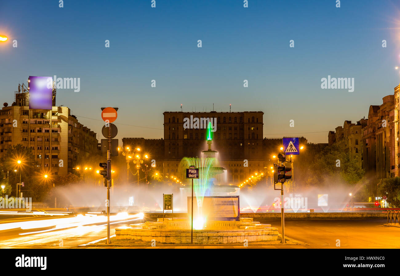 Fontana nella Piazza Unirii - Bucarest, Romania Foto Stock