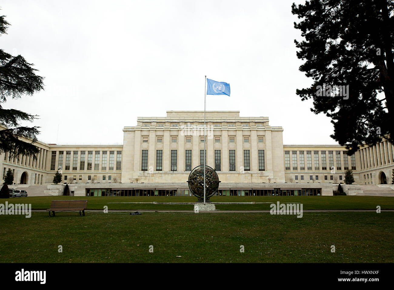 La sede centrale delle Nazioni Unite Ufficio delle Nazioni Unite a Ginevra, è noto anche come il Palais des Nations e si trova presso il Parco Ariana. Nella parte anteriore della sede, Foto Stock