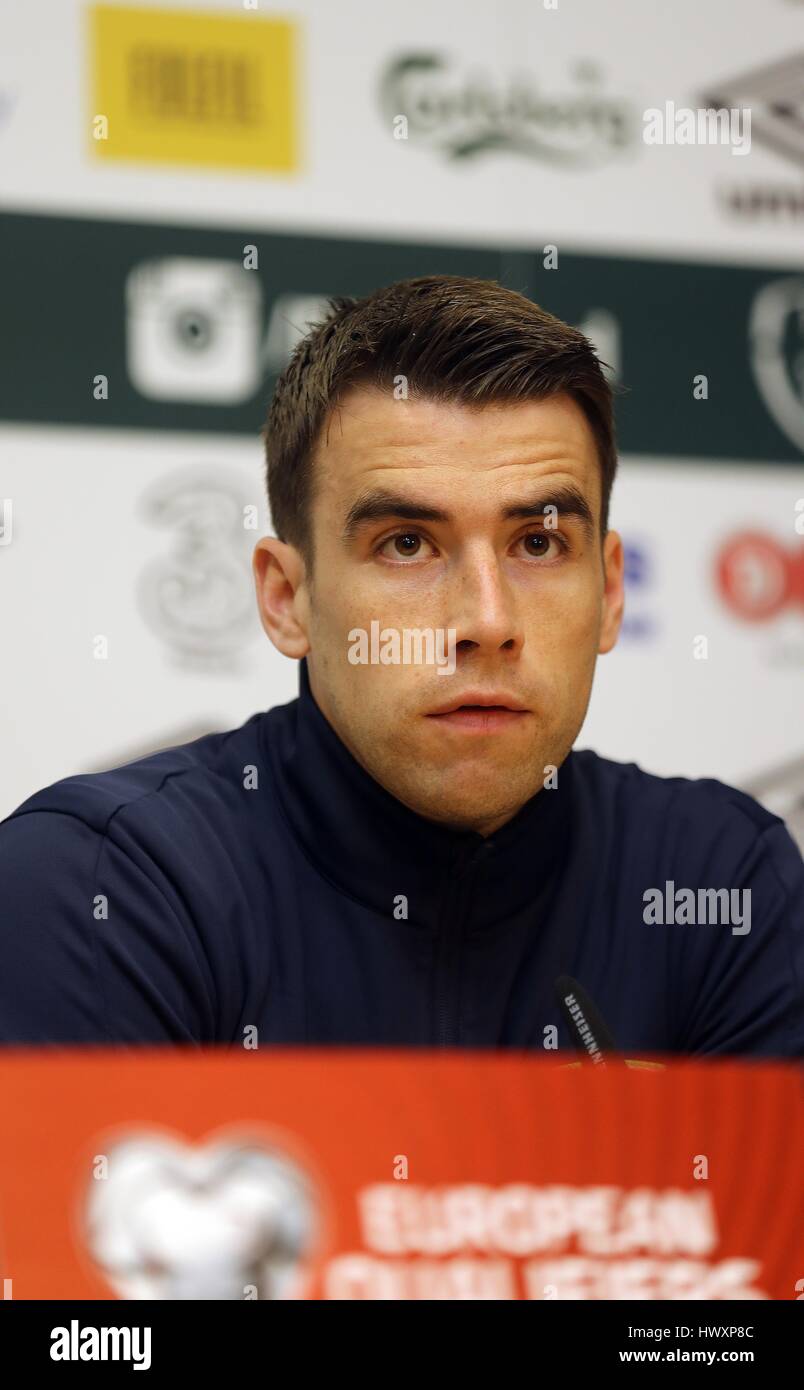 Seamus Coleman irlandese durante una conferenza stampa al fai National Training Center di Dublino. PREMERE ASSOCIAZIONE foto. Data immagine: Giovedì 23 marzo 2017. Vedi la storia della Repubblica DI CALCIO della PA. Il credito fotografico dovrebbe essere: Lorraine o'Sullivan/PA Wire. Foto Stock