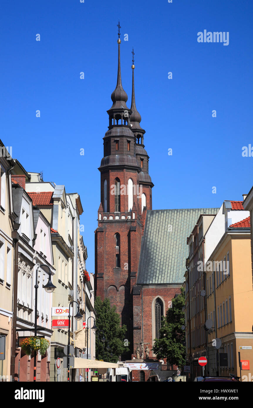 Vista dalla piazza del mercato di Santa Croce cattedrale, Opole, Slesia, Polonia, Europa Foto Stock