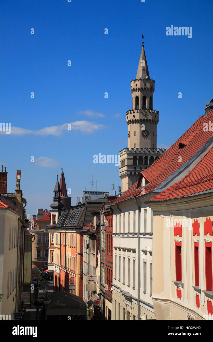 Vista della Torre del Municipio in piazza del mercato Rynek, Opole, Slesia, Polonia, Europa Foto Stock