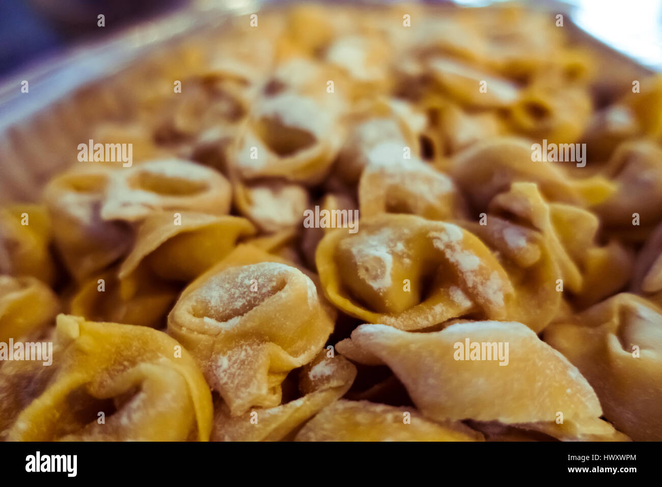 Home italiani fatte tortellini Foto Stock