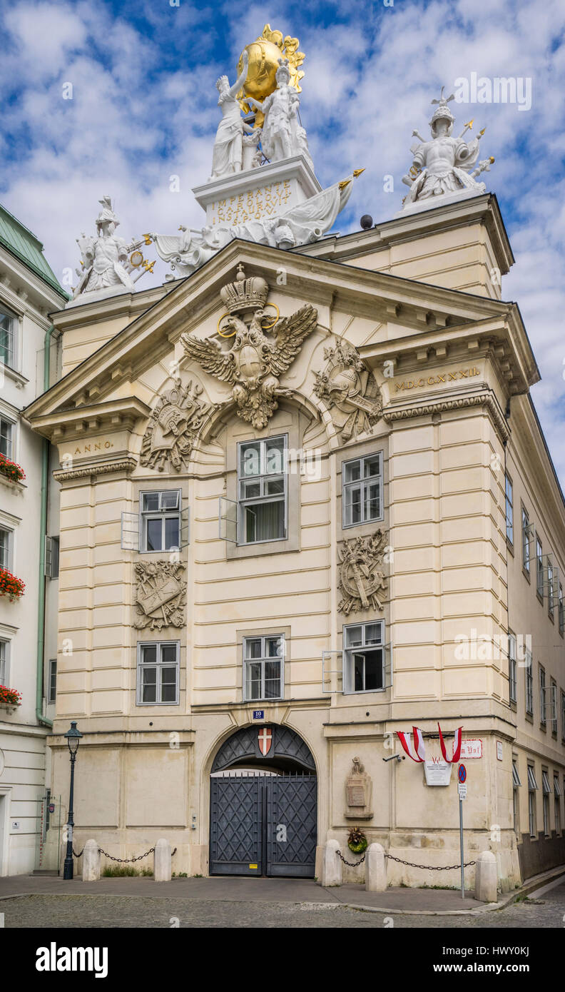 Austria, Vienna Innere Stadt, Am Hof, piazza storica con la ex Armeria civile e vigili del fuoco la sede centrale Foto Stock