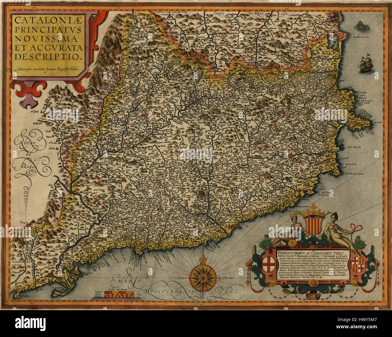 *Cataloniae principatus 1608* è una mappa storica che rappresenta il principato di Catalogna all'inizio del XVII secolo, fornendo caratteristiche geografiche e politiche dettagliate della regione durante quel periodo. Foto Stock