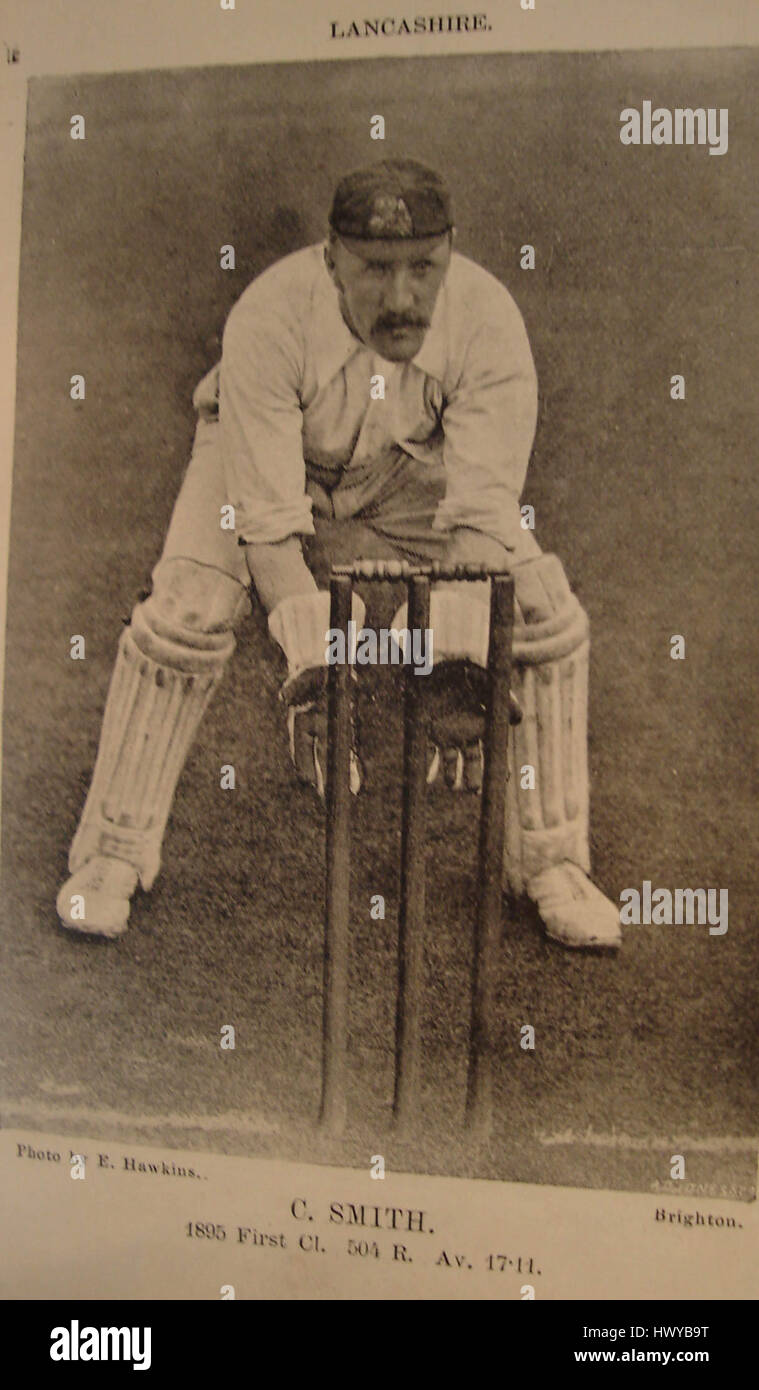 Charles Smith, nato nel 1861, è stato un giocatore di cricket inglese noto per i suoi contributi allo sport alla fine del XIX secolo. Fece parte dei primi giorni del cricket professionistico in Inghilterra, e la sua carriera è ricordata per le sue abili prestazioni nelle partite nazionali di cricket. Foto Stock