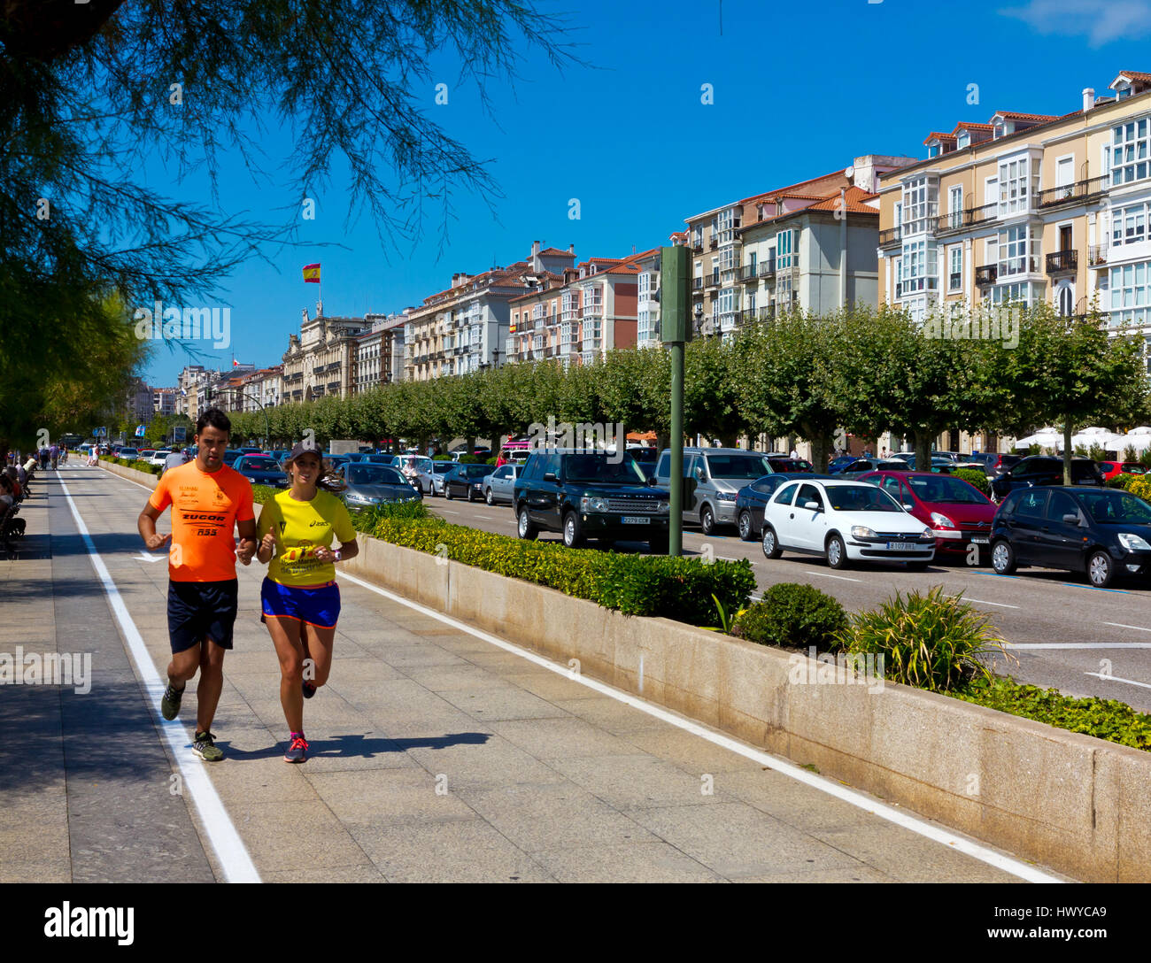Per chi ama fare jogging lungo il lungomare di Santander in Cantabria Spagna settentrionale Foto Stock