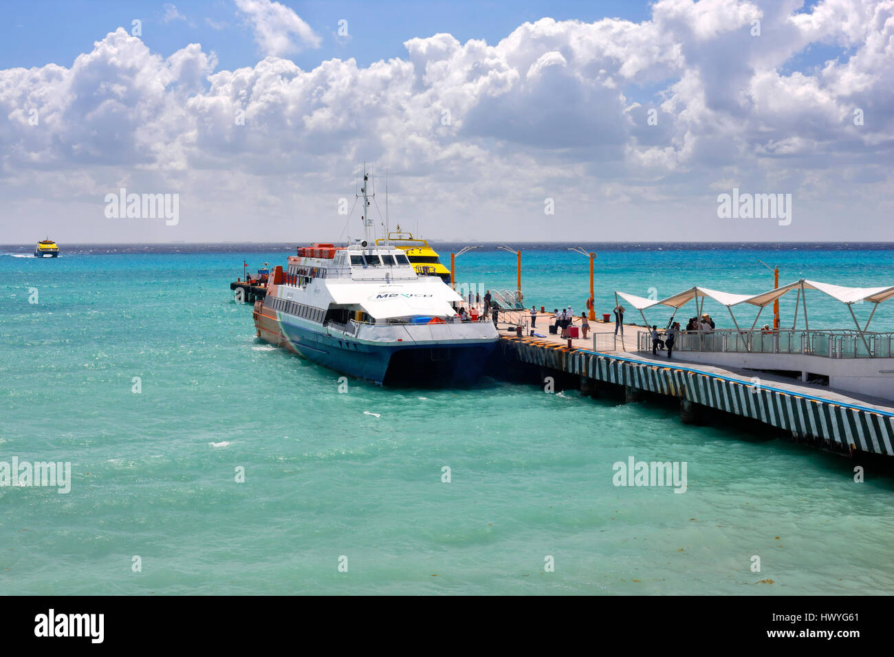 Ferry Terminal in Playa del Carmen. Connessione a isola di Cozumel in Messico Foto Stock