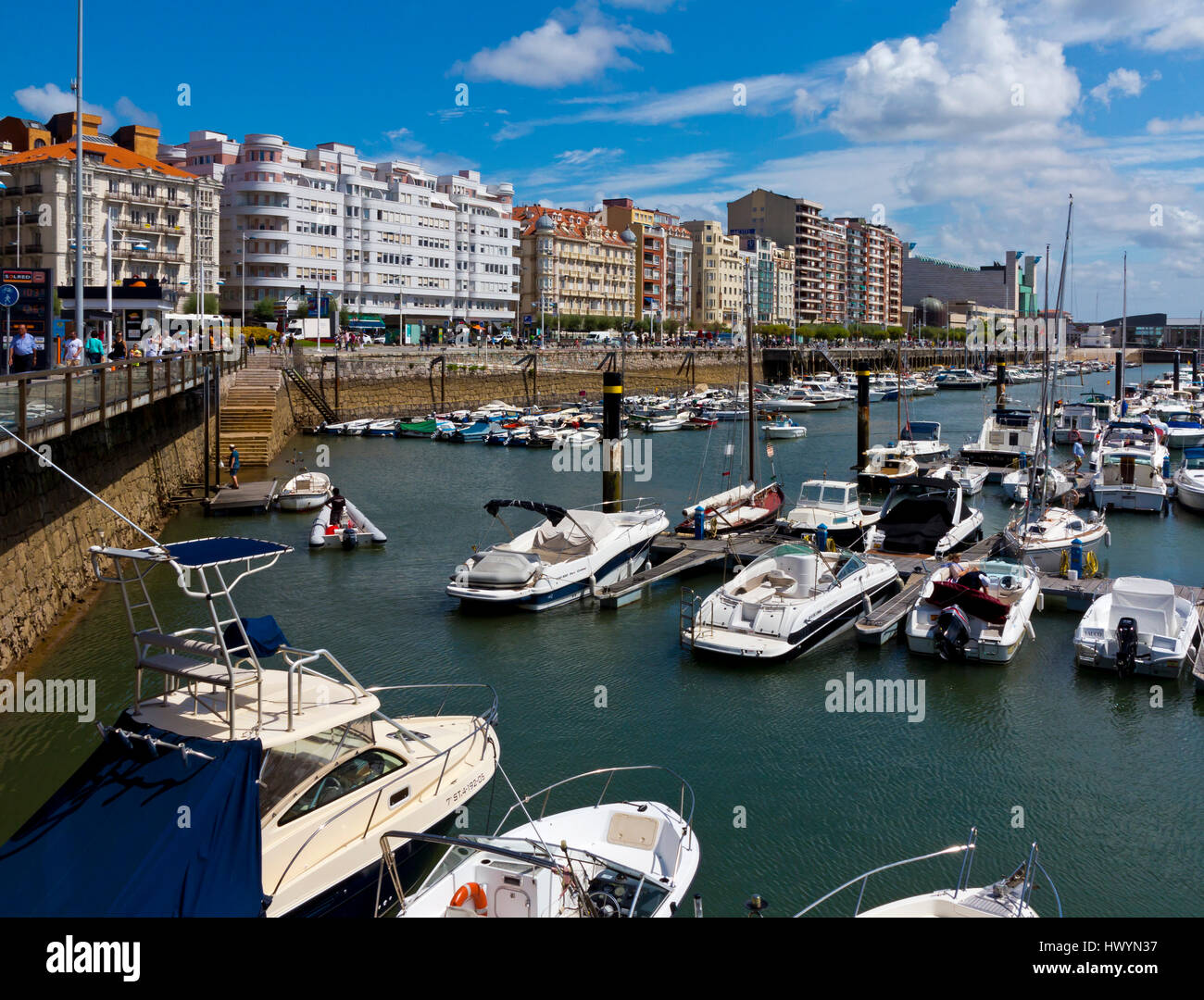 Le barche nel porto di Santander in Cantabria Spagna settentrionale Foto Stock