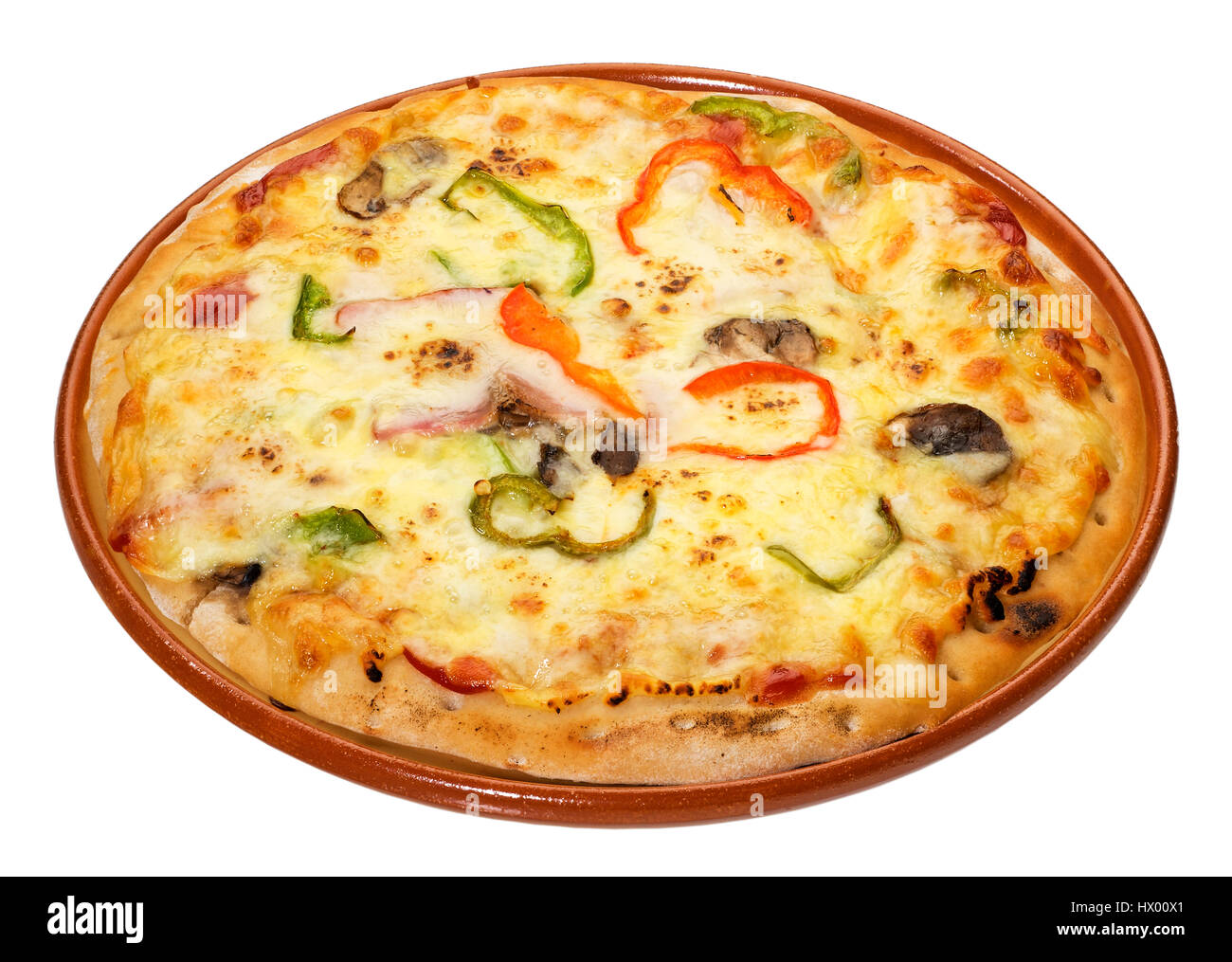 Pizza con salsa di pomodoro, formaggio, peperoni Funghi,e prosciutto Foto Stock