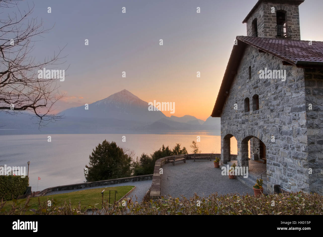 Il lago di Thun, Niesen, Berna, Svizzera, Europa Foto Stock