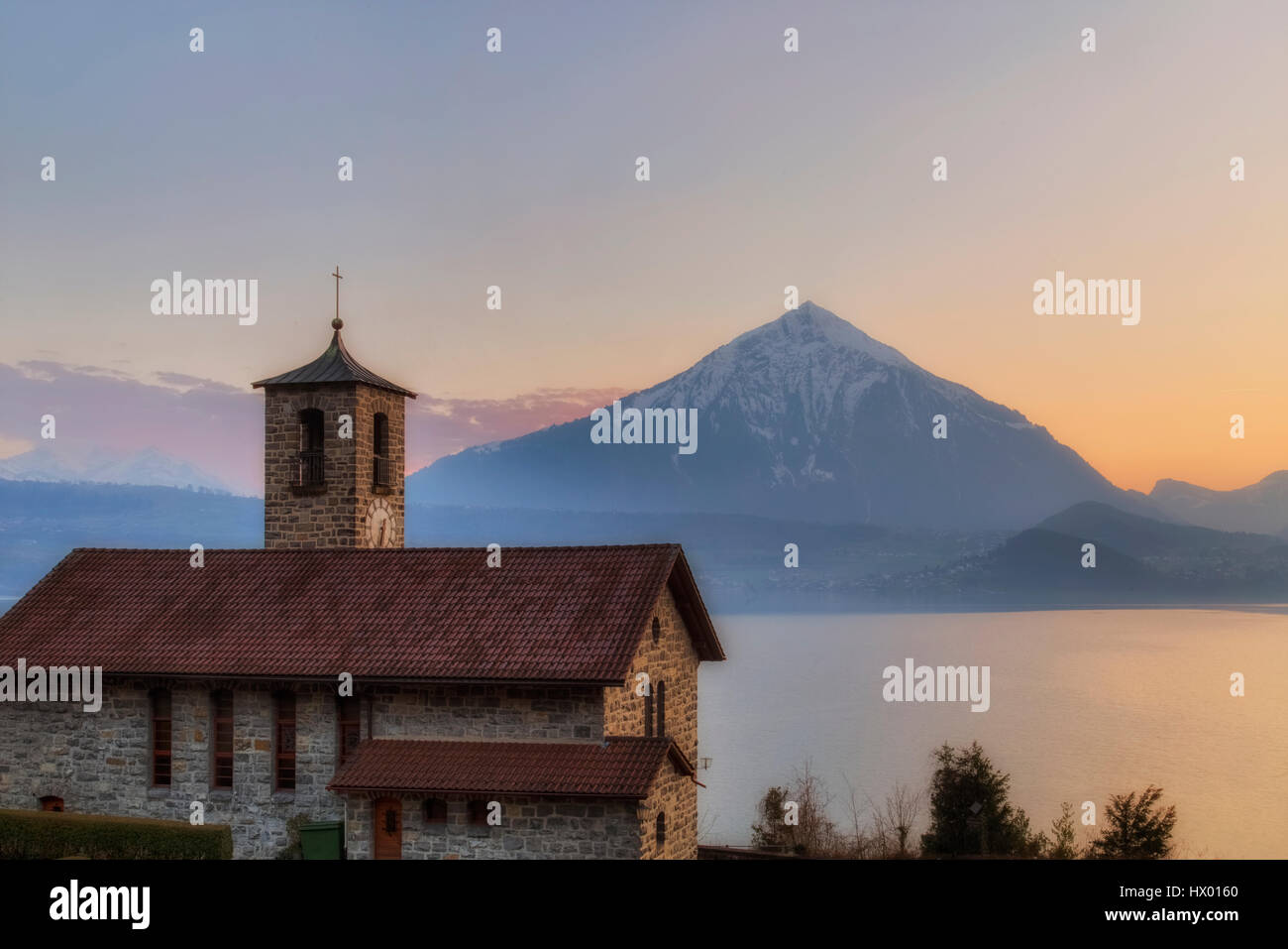 Il lago di Thun, Niesen, Berna, Svizzera, Europa Foto Stock