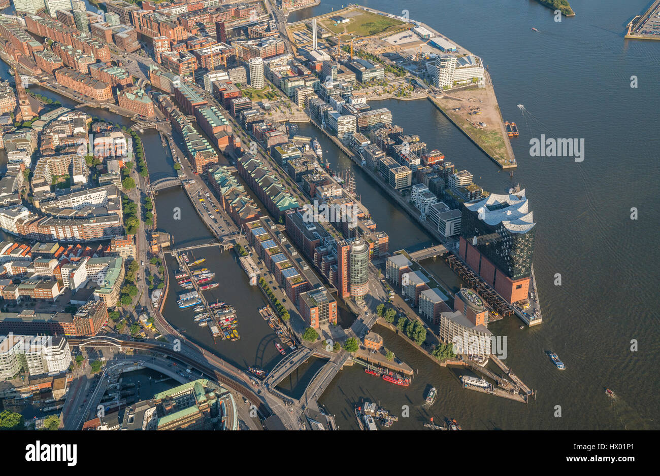 Germania, Amburgo, vista aerea di Speicherstadt con Elbphilharmonie Foto Stock