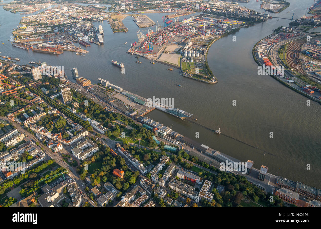 Germania, Amburgo, vista aerea di Mitte Norderelbe, Dockland, Hamburg Cruise Center Altona, Container Terminal Tollerort Foto Stock
