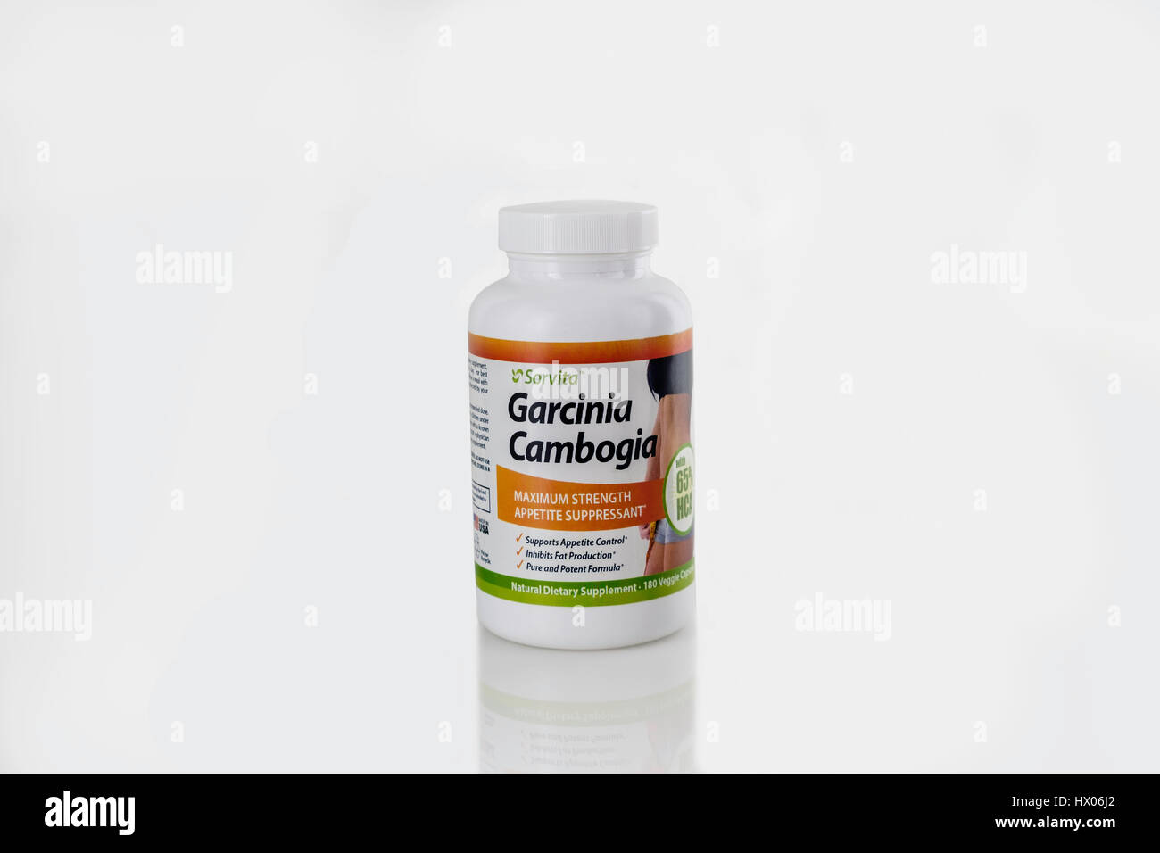 Una bottiglia di Garcinia Cambogia soppressore appetito capsule su uno sfondo bianco. Ritaglio. Stati Uniti d'America. Foto Stock