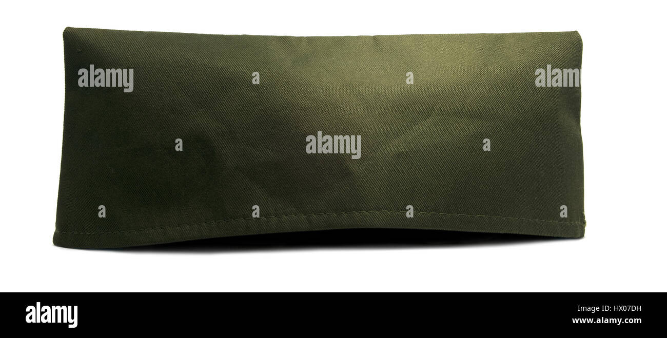 Isolato esercito verde cap. In stile retrò esercito verde hat isolato su uno sfondo bianco. Foto Stock