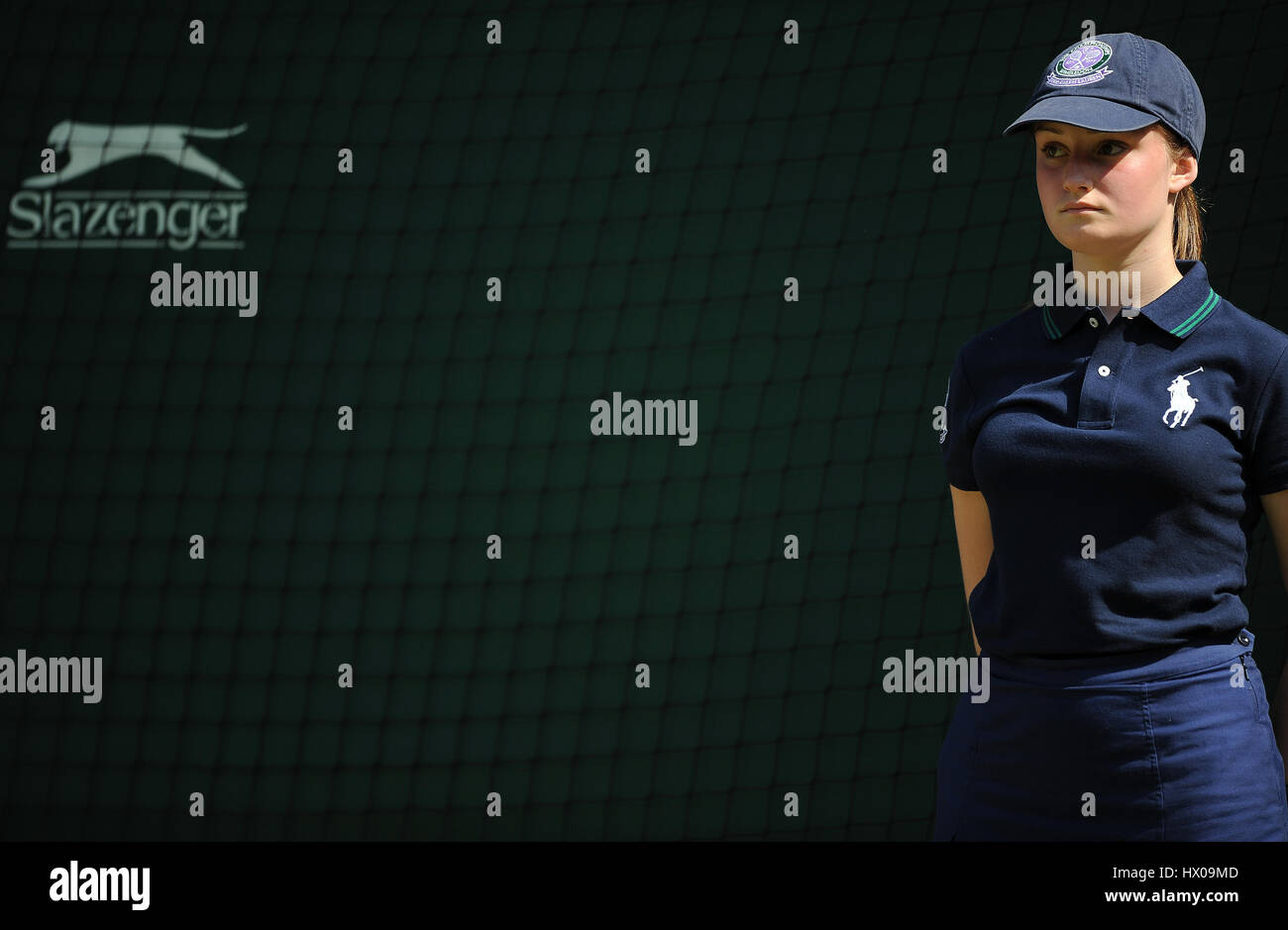 Ragazza A SFERA WIMBLEDON TENNIS CHAMPIONSHIPS WIMBLEDON Londra Inghilterra 25 Giugno 2009 Foto Stock