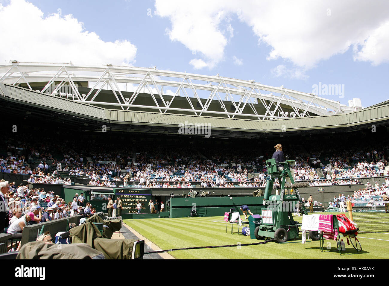 Tetto sopra il campo centrale di Wimbledon 2008 campionati di Wimbledon Londra Inghilterra 23 Giugno 2008 Foto Stock