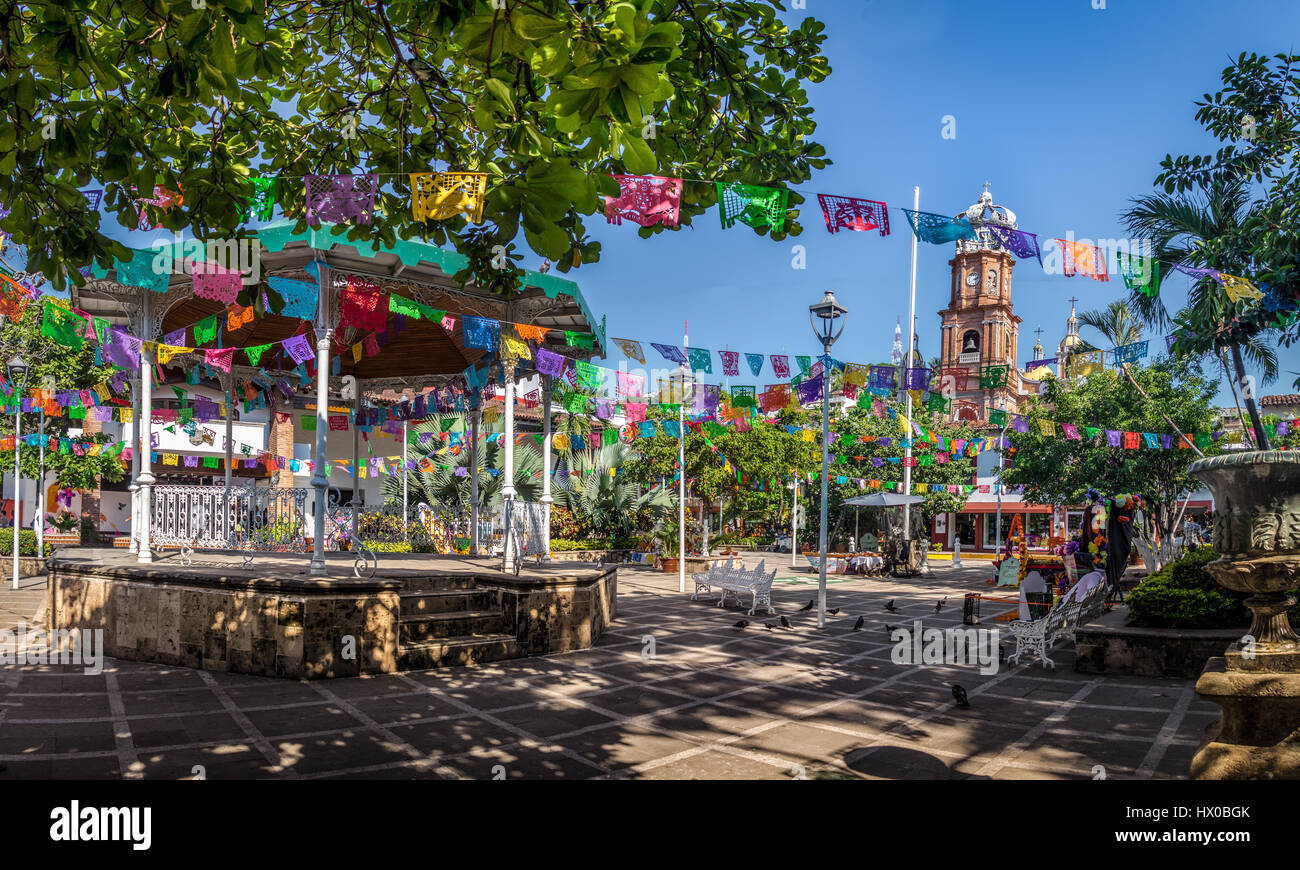 Piazza principale e di Nostra Signora di Guadalupe chiesa - Puerto Vallarta, Jalisco, Messico Foto Stock