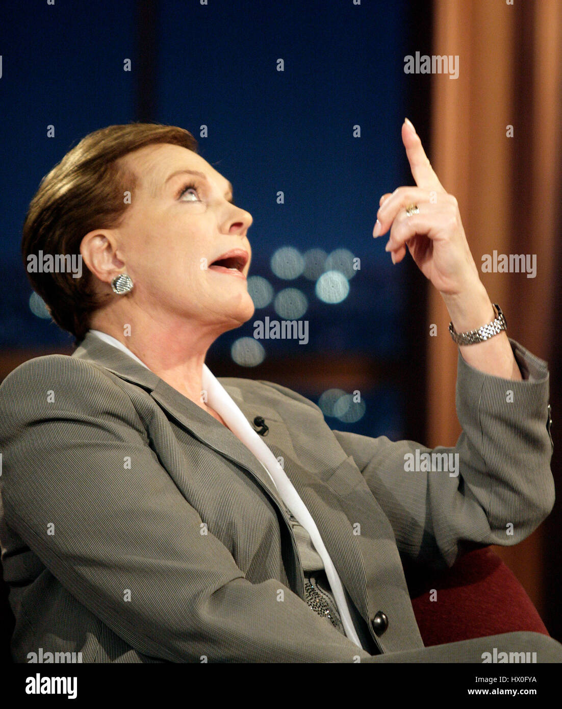 L'attrice Julie Andrews durante un segmento di "Late Late Show con Craig Ferguson' alla televisione CBS City il 15 aprile 2008 a Los Angeles, California. Foto di Francesco Specker Foto Stock