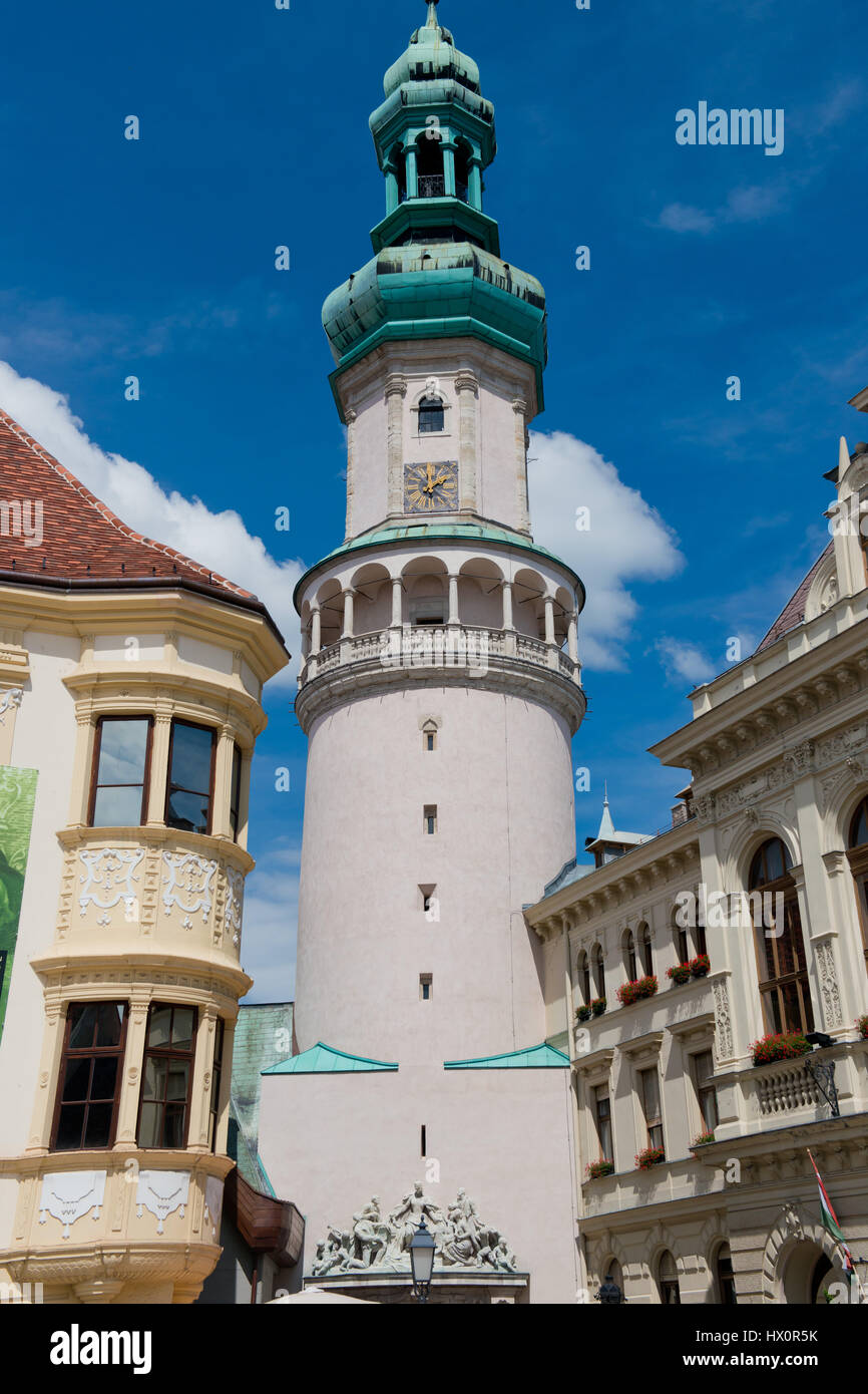 La torre di Firewatch nella città vecchia di Sopron è il simbolo di questa città ungheresi. Foto Stock