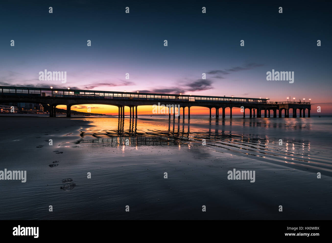 Bournemouth Sunrise su Boscombe Beach Foto Stock