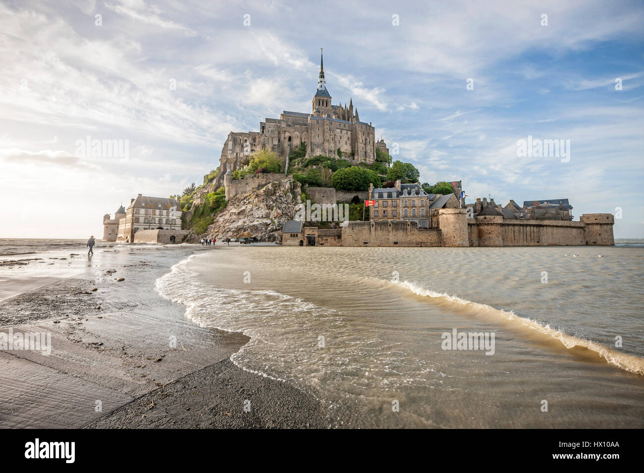 Mont Saint Michel (Saint Michael Mount), Normandia, a nord-ovest della Francia: Spring Tide, alta marea livelli Foto Stock