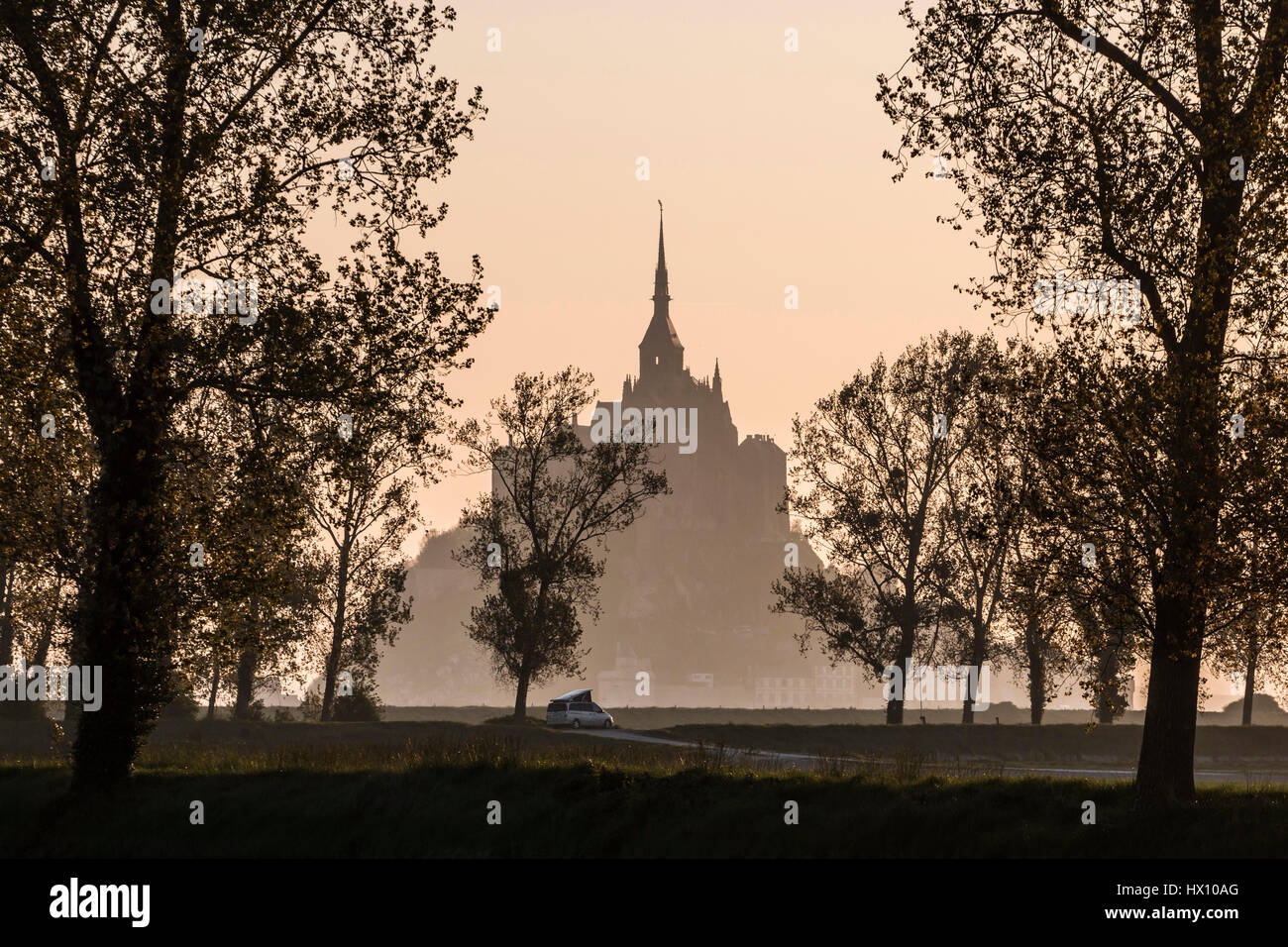 Mont Saint Michel (Saint Michael Mount), Normandia, a nord-ovest della Francia: il montaggio e la baia Foto Stock