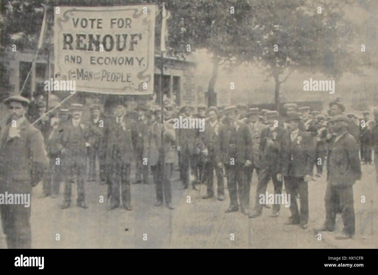 L'elezione di San Clemente* del 1913 raffigura le elezioni politiche e religiose di Jersey, riflettendo le dinamiche sociali e le strutture di potere dei primi anni del XX secolo. Il lavoro fornisce un'istantanea della storia politica dell'isola. Foto Stock