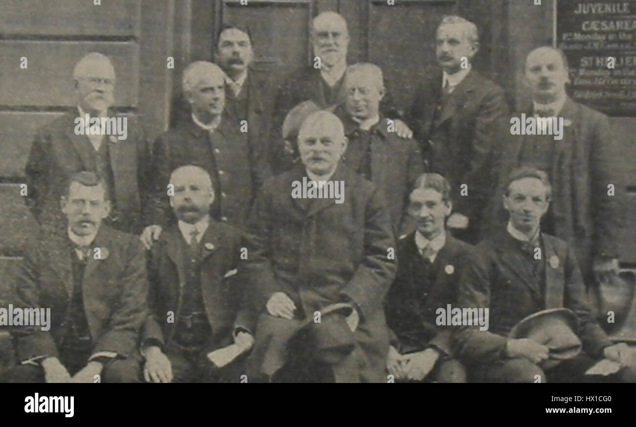 Il comitato Eisteddfod di Jersey, 1912, si riferisce all'annuale festival gallese di letteratura, musica e performance, tenutosi a Jersey. Questa immagine storica cattura il significato culturale dell'evento e la sua importanza per la comunità gallese nelle Isole del Canale. Foto Stock