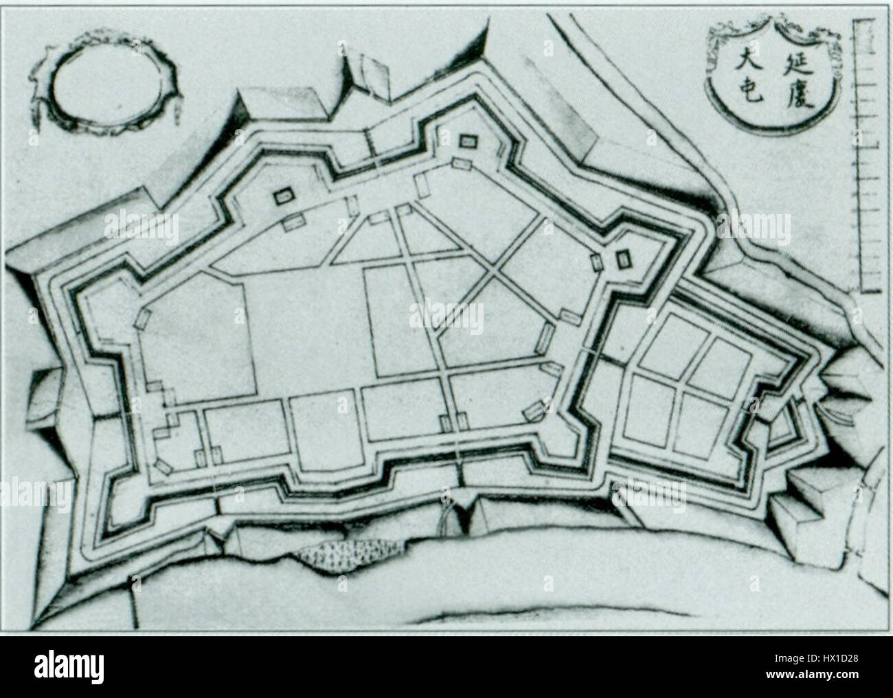 La vecchia mappa della Cittadella di Dien Khanh raffigura la fortezza vietnamita del XVIII secolo, costruita in un forte stellare di ispirazione francese per la difesa militare strategica. Foto Stock