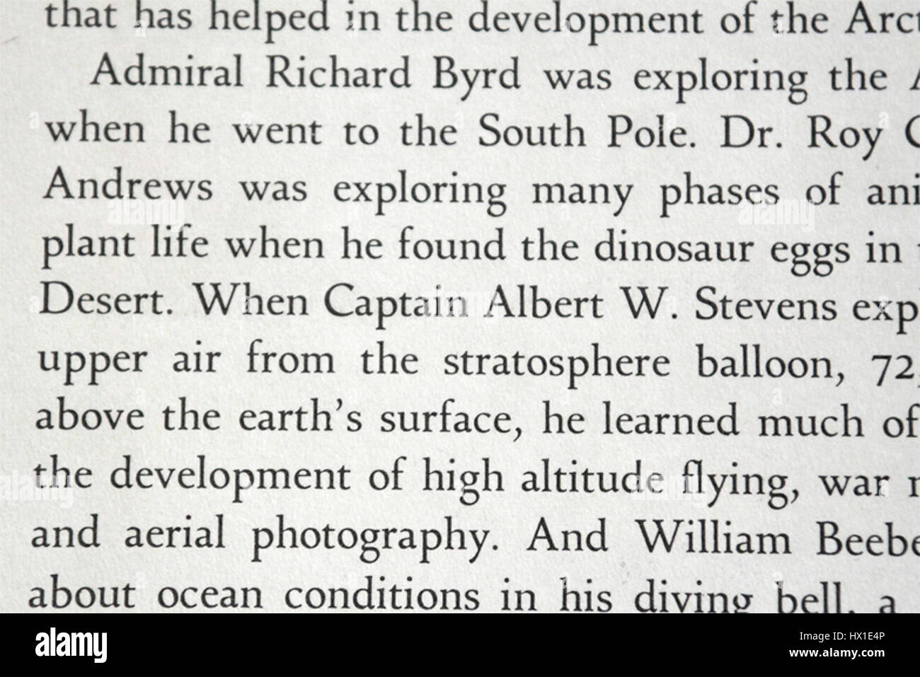 Emerson è uno scrittore e filosofo americano, noto per le sue opere influenti nel XIX secolo. I suoi saggi si concentravano sull'individualità, sulla fiducia in se stessi e sulla connessione umana con la natura, che ha plasmato la filosofia trascendentalista. Foto Stock