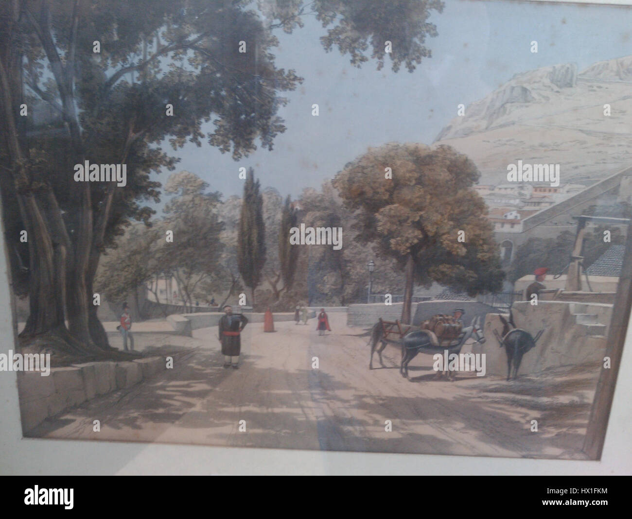 La Garrison Library, situata nel territorio britannico d'oltremare di Gibilterra, è raffigurata in una fotografia che mostra il suo South Port e la porta del Principe Edoardo. La biblioteca, costruita all'inizio del XIX secolo, è un sito storico chiave e un esempio importante di architettura coloniale britannica. Foto Stock