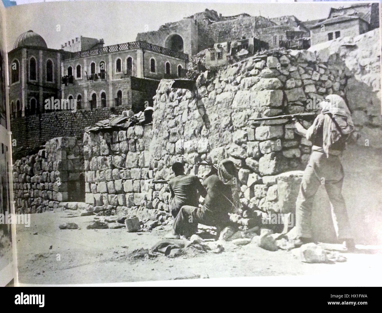 Questa fotografia, scattata nel febbraio 2013, offre una vista di un paesaggio urbano o di un sito degno di nota, che mostra lo sviluppo e il contesto ambientale della località. L'immagine cattura l'essenza della scena in un momento specifico nel tempo. Foto Stock