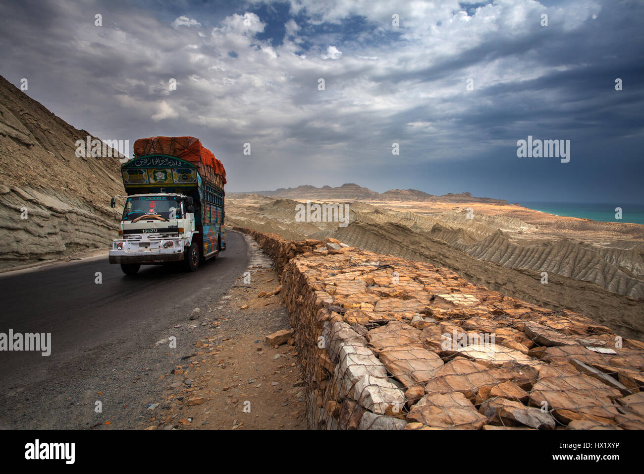 Carrello lungo il tragitto Iran dal Pakistan Foto Stock