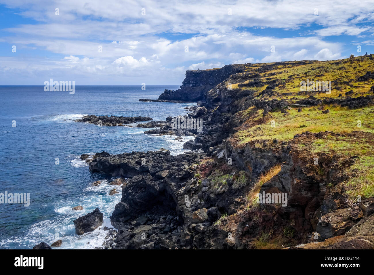 Isola di Pasqua scogliere e oceano pacifico paesaggio, Cile Foto Stock