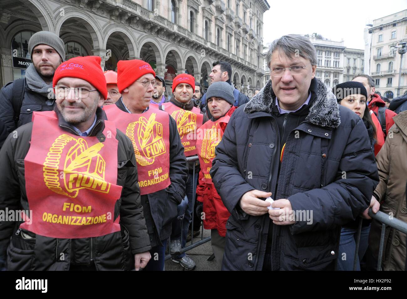 L'Italia, sciopero dei metalmeccanici chiamato dal FIOM CGIL nella difesa del contratto collettivo nazionale; il Segretario nazionale della FIOM Maurizio Landini a Milano la dimostrazione Foto Stock