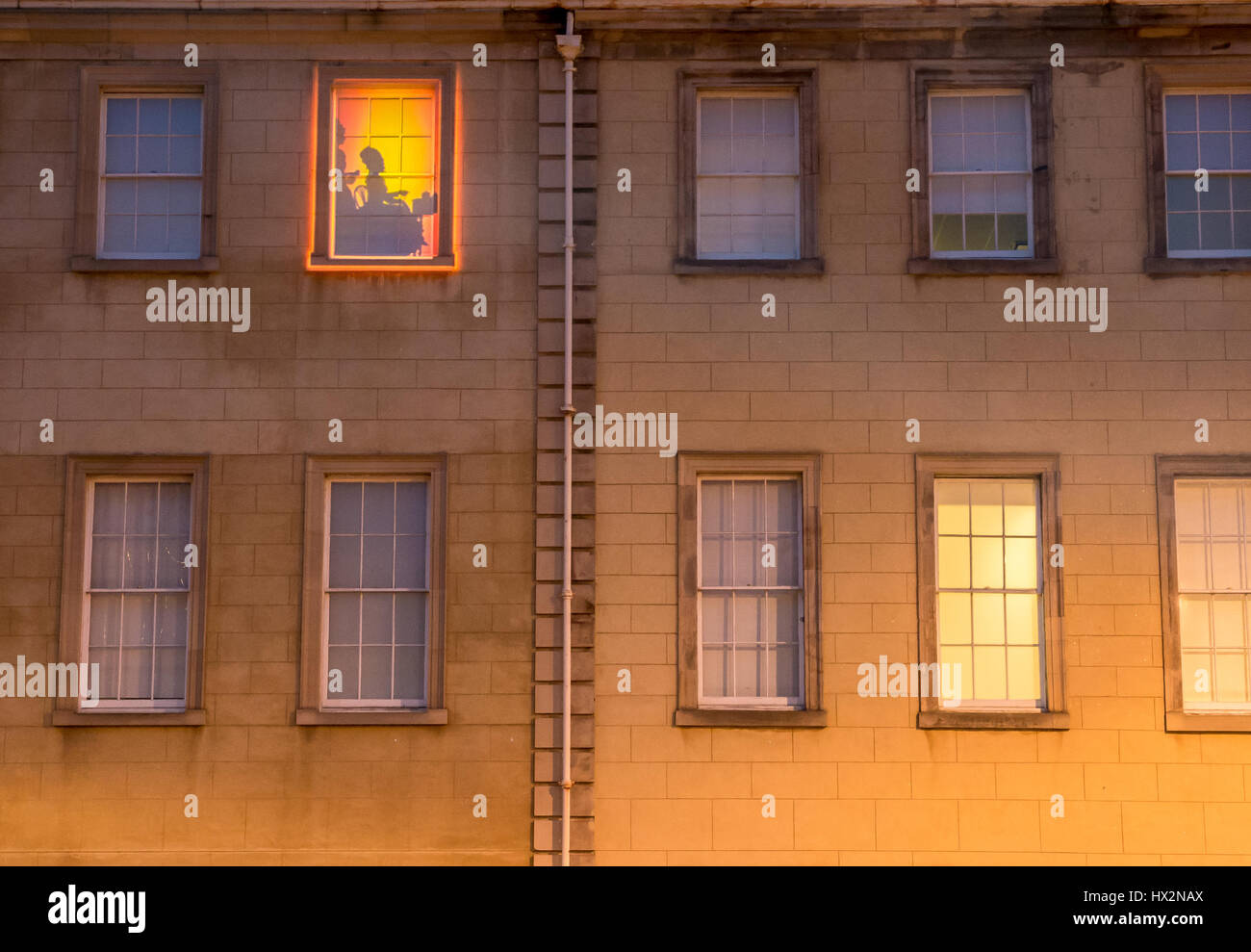 Proiezione di luce su un edificio georgiano, St Andrew Square, Edimburgo, Scozia, Regno Unito, per celebrare il 250° anniversario della New Town di Edimburgo Foto Stock