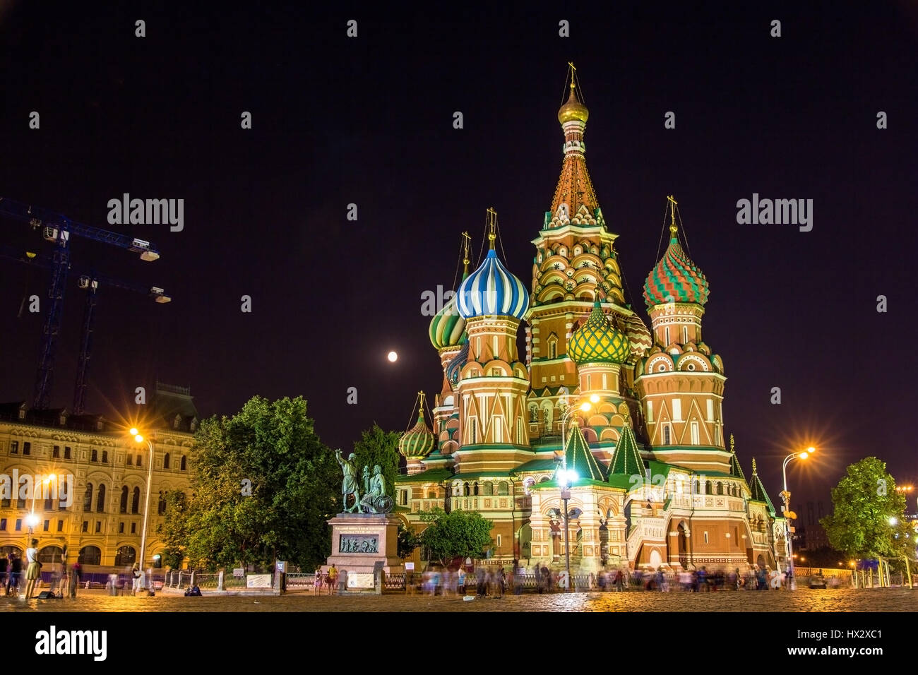 San Basilio nella cattedrale di Mosca di notte Foto Stock