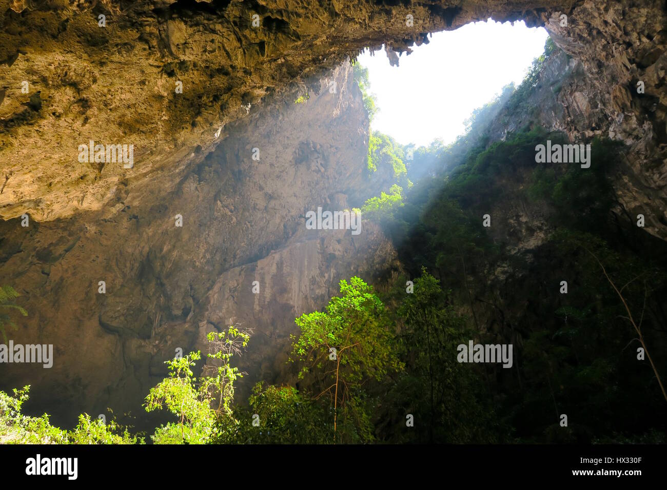 Piccola apertura nel Phraya Nakhon grotta, Thailandia Foto Stock