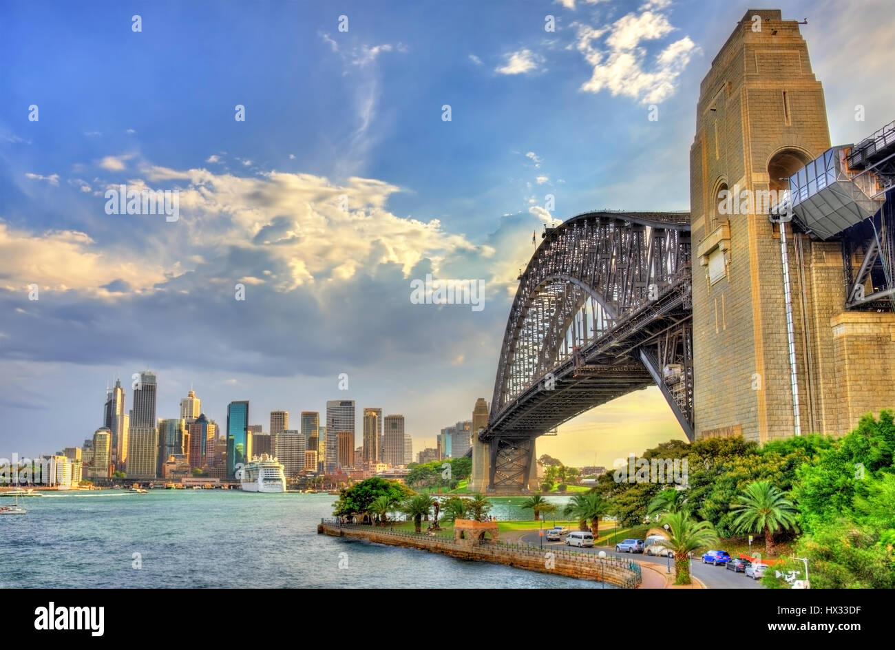 Sydney Harbour Bridge da Milsons Point, Australia. Foto Stock