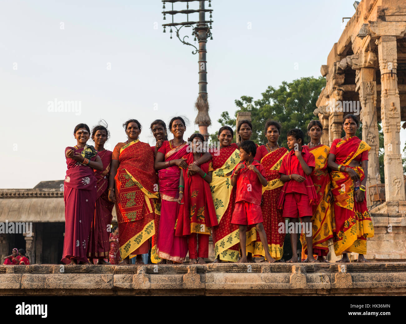 Il gruppo di donne, Brihadeeswarar tempio, Thanjavur, Tamil Nadu, India Foto Stock